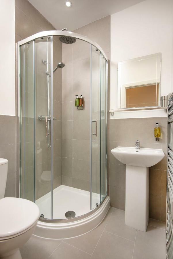 Flat B - Ground Floor, 2 Bedroom, 2 Bathroom Apartment With Garden In Central Southsea, פורטסמות' מראה חיצוני תמונה